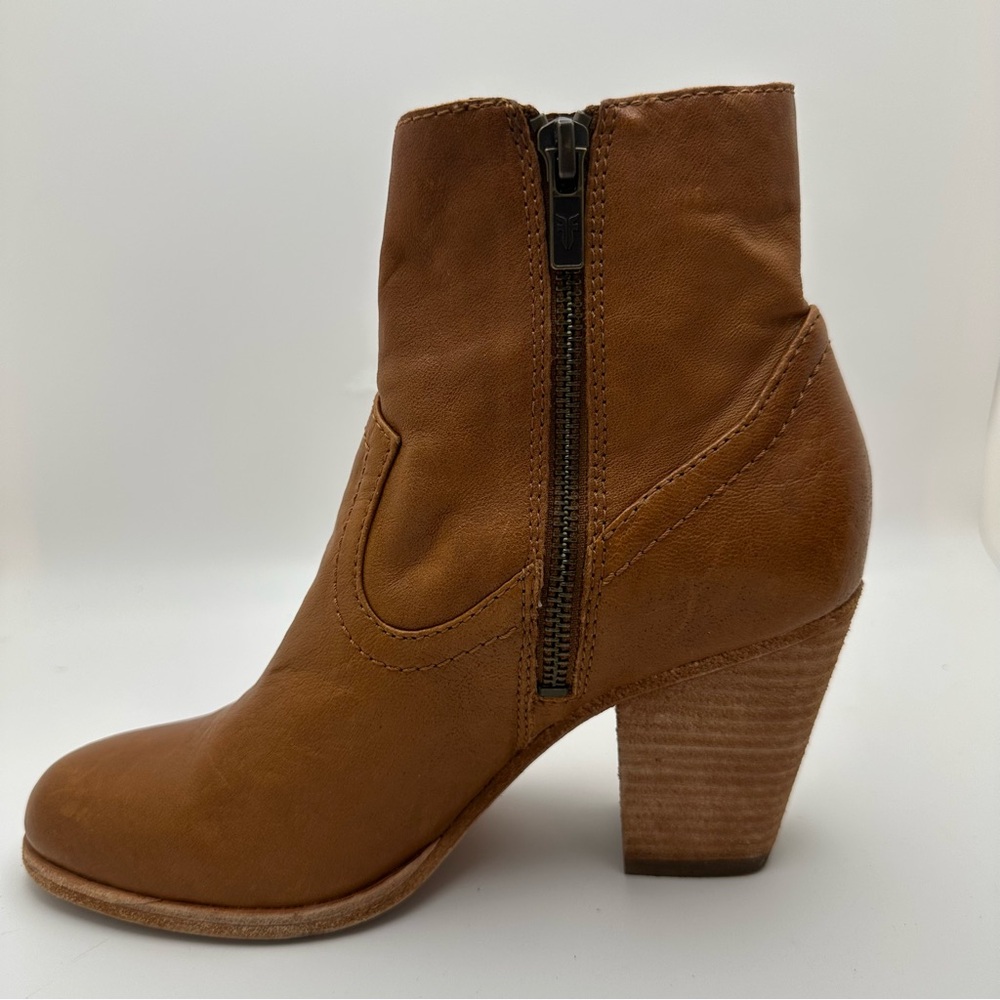 FRYE Cognac Ankle Boot Bootie Sz 6M Brown Leather Side zip Western Cowgirl - Picture 9 of 16